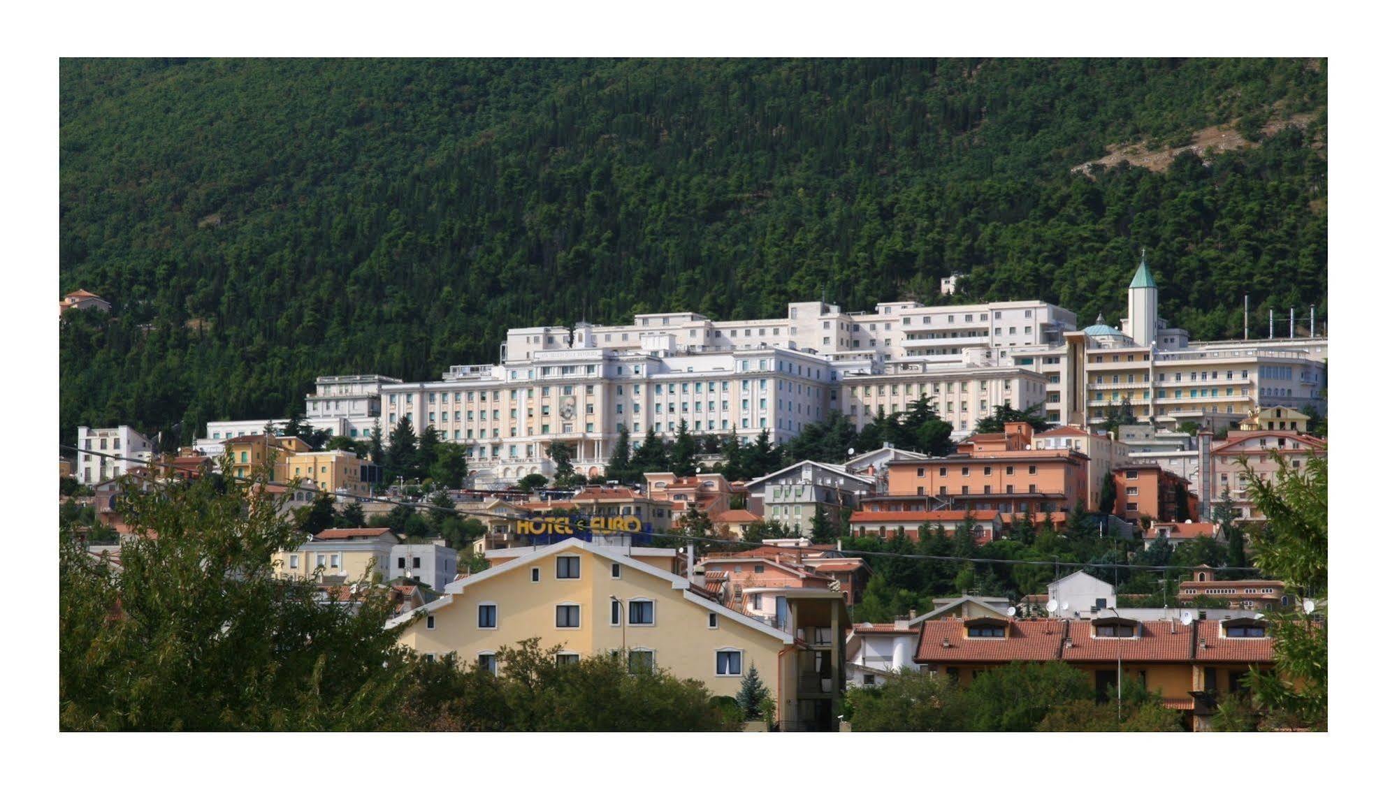 Hotel E Appartamenti La Solaria San Giovanni Rotondo Exterior photo