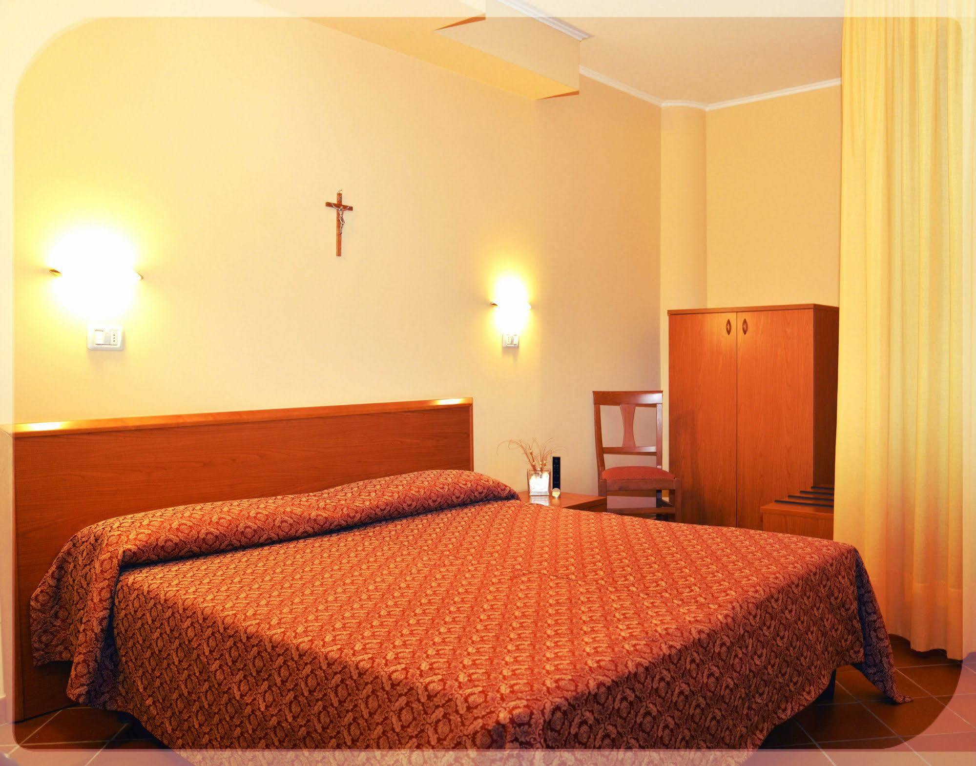 Hotel E Appartamenti La Solaria San Giovanni Rotondo Exterior photo