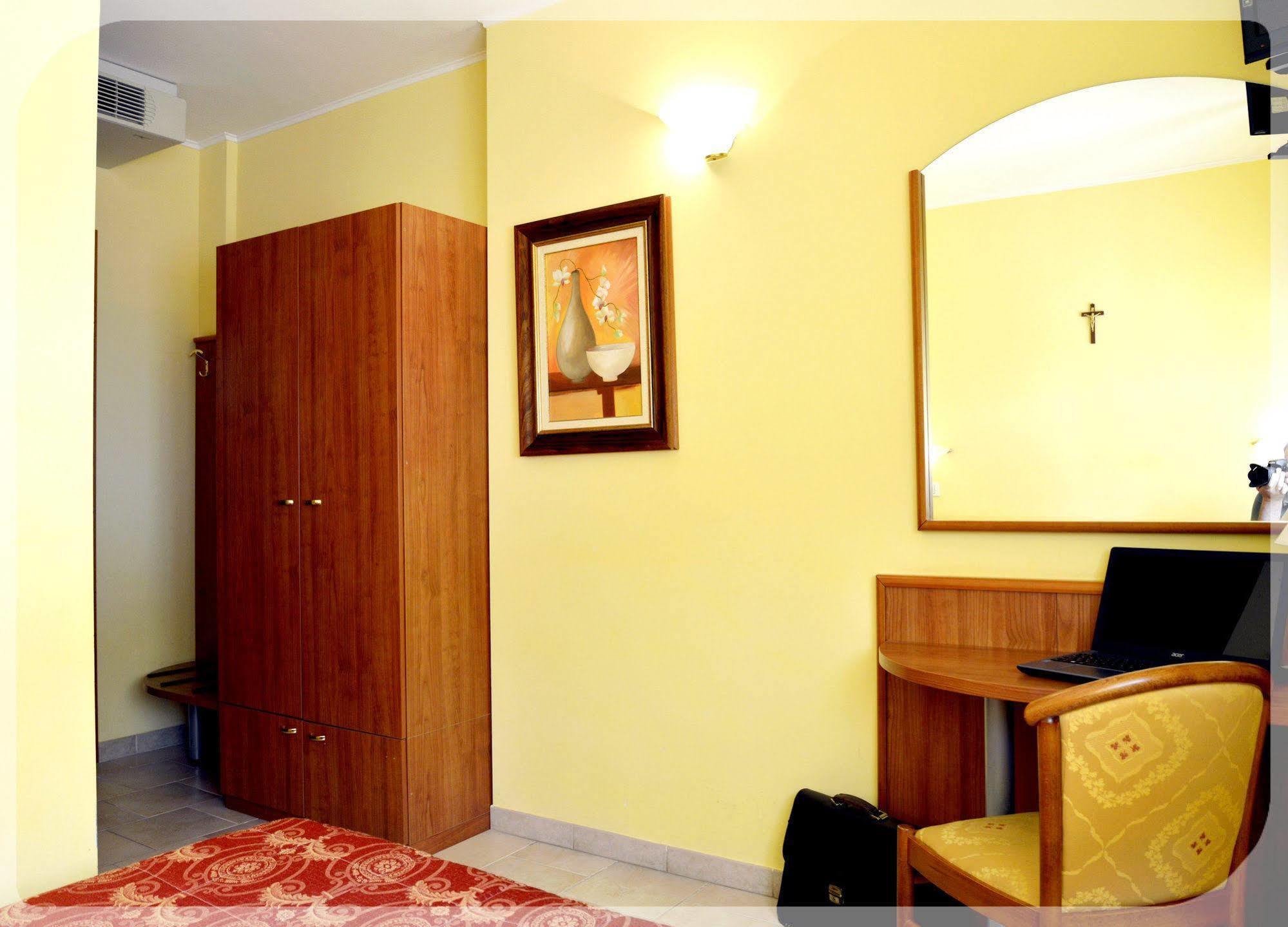 Hotel E Appartamenti La Solaria San Giovanni Rotondo Exterior photo