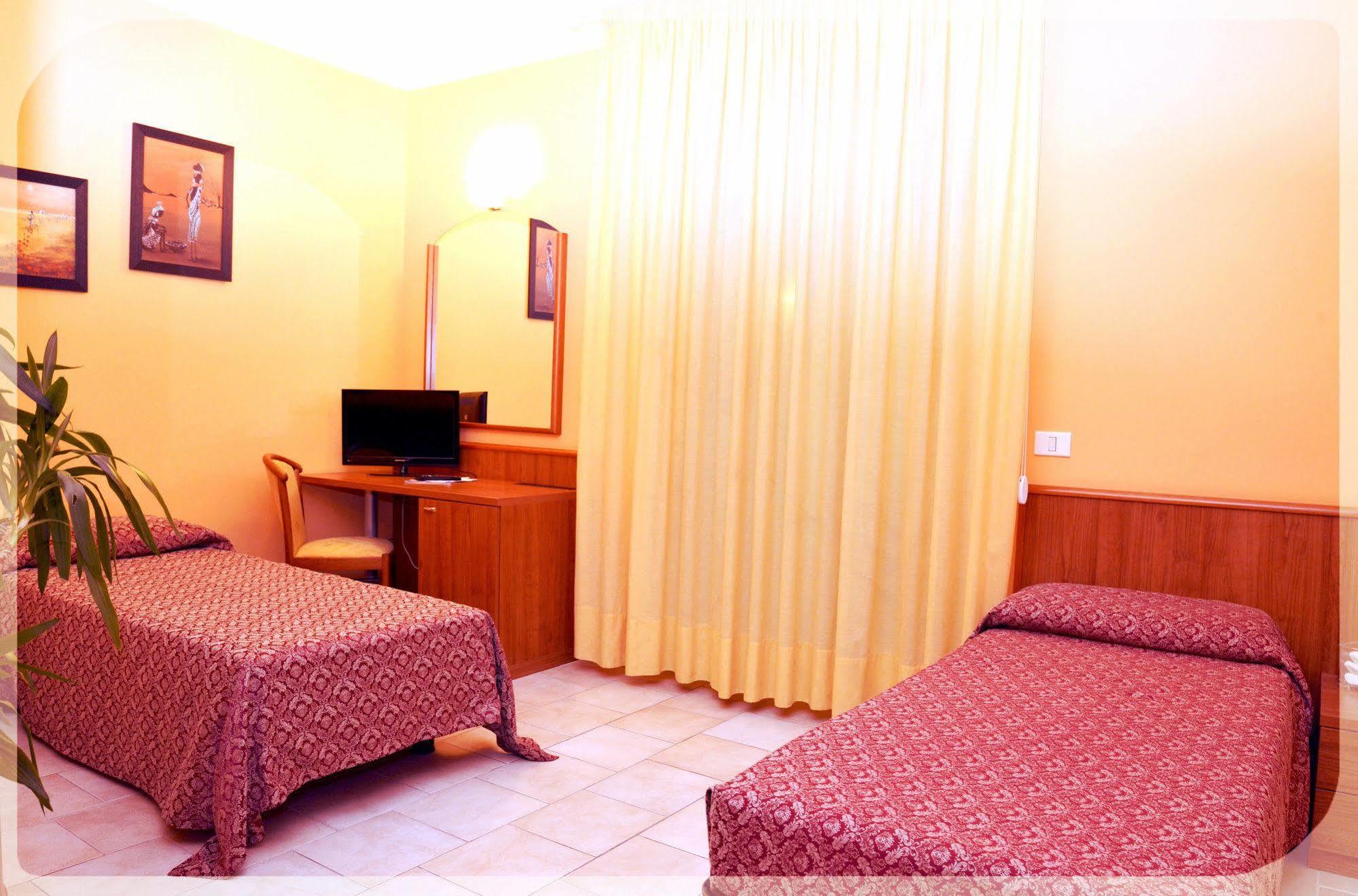 Hotel E Appartamenti La Solaria San Giovanni Rotondo Exterior photo
